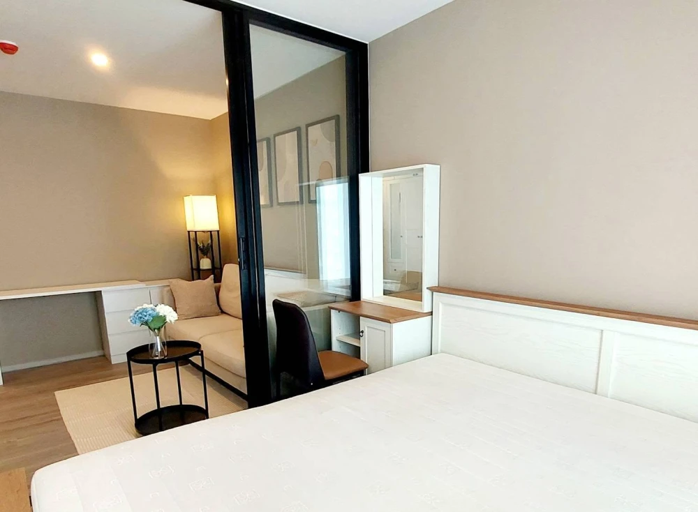 ให้เช่า Regent Home Bangna ห้องไม่ร้อน เฟอร์นิเจอร์ครบ พร้อมที่นอน​ 6 ฟุต​และโซฟาขนาด​ใหญ่​ รีบจองเลย