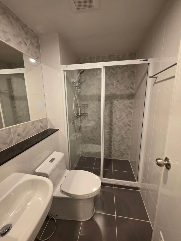 ให้เช่า Regent Home Bangna อาคาร A วิวโล่งแม่น้ำ บรรยากาศช่วงกลางคืนสวยมาก มีเฟอร์นิเจอร์ เครื่องใช้ไฟฟ้าครบ สามารถเข้าอยู่ได้ทันที