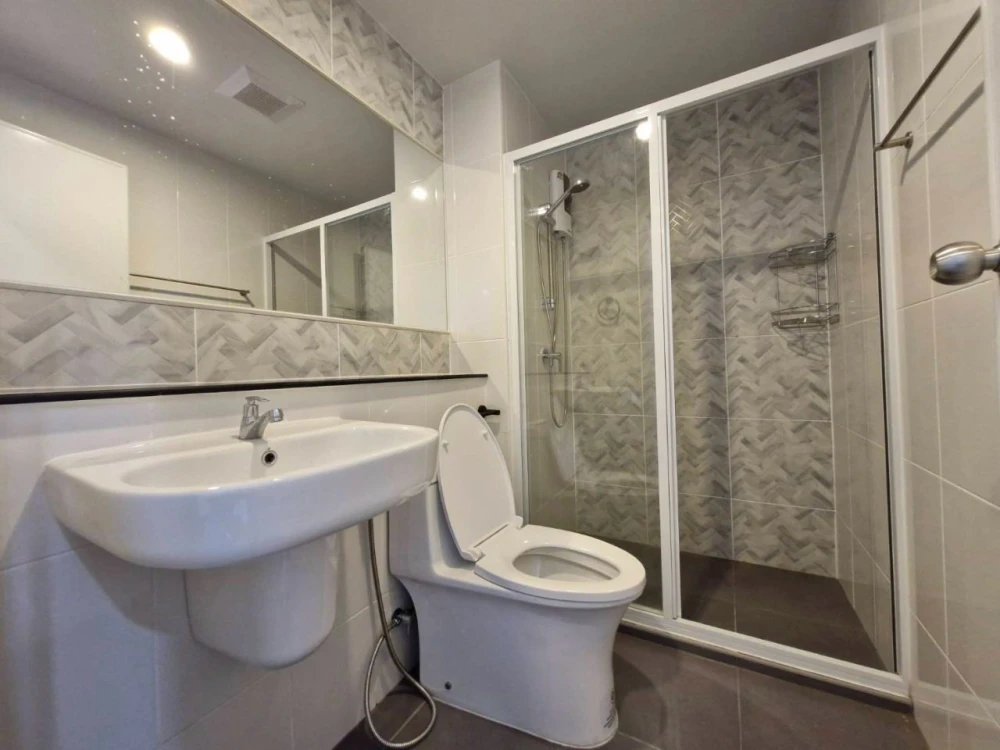 ให้เช่า Regent Home Bangna 1 ห้องนอน 1 ห้องน้ำ ตกแต่งคุมโทน เห็นวิวสระว่ายน้ำ รีบจองเลยตอนนี้