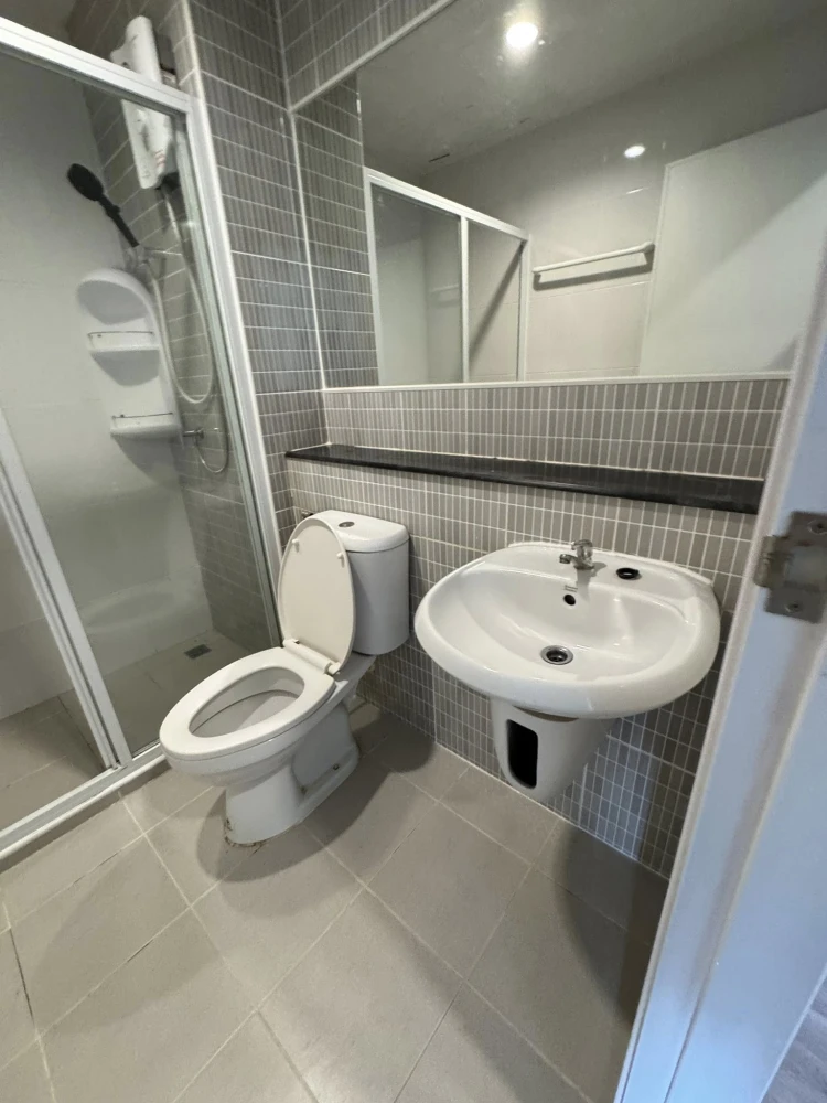 ให้เช่า Regent Home Bangson Phase 2 ห้องพร้อมอยู่ กั้นแยกเป็นสัดส่วน ราคาไม่แรง มาจองได้แล้ววันนี้