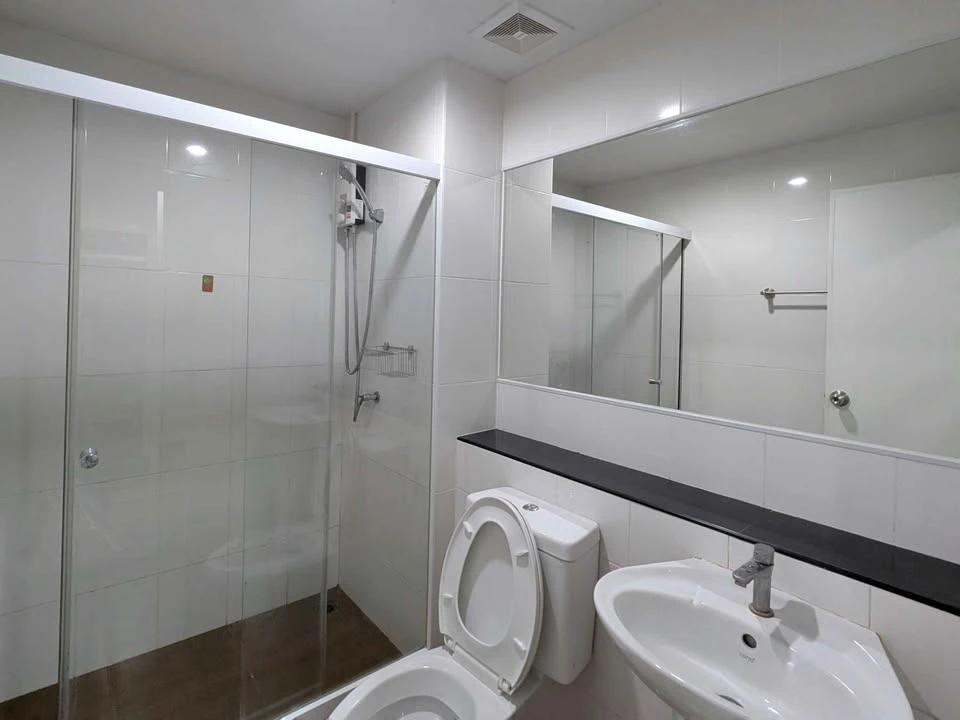 ให้เช่า Regent home Sukhumvit 81 สิ่งอำนวยความสะดวกครบครัน มีทีวี ตู้เย็น เครื่องซักผ้า สนใจจองเลย