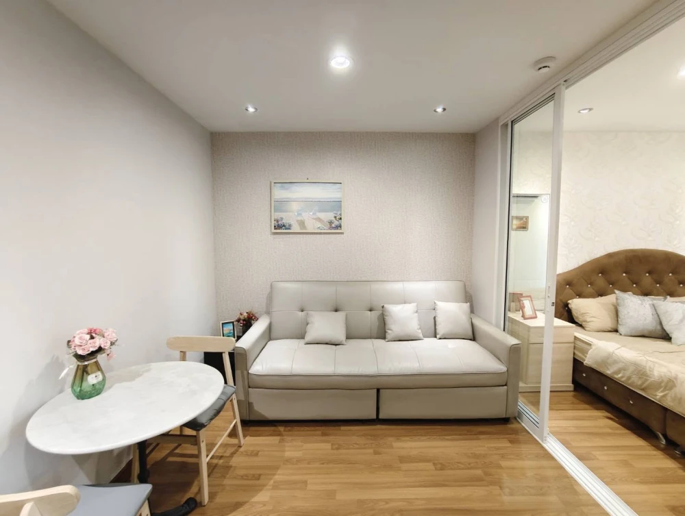 ให้เช่า Regent Home Sukhumvit 81 ห้องชั้น 4 มาพร้อมเฟอร์นิเจอร์ครบครัน วิวสระว่ายน้ำ จองเลย