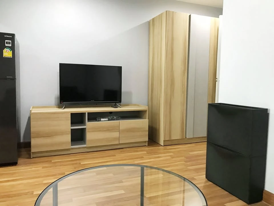 ให้เช่า Regent Home Sukhumvit 81 ห้องน่าอยู่ มาพร้อมเฟอร์นิเจอร์ครบครัน มองเห็นวิวสระว่ายน้ำ จองเลย