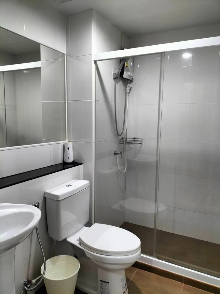 ให้เช่า Regent Home Sukhumvit 81 ห้องน่าอยู่ มาพร้อมเฟอร์นิเจอร์ครบครัน มองเห็นวิวสระว่ายน้ำ จองเลย