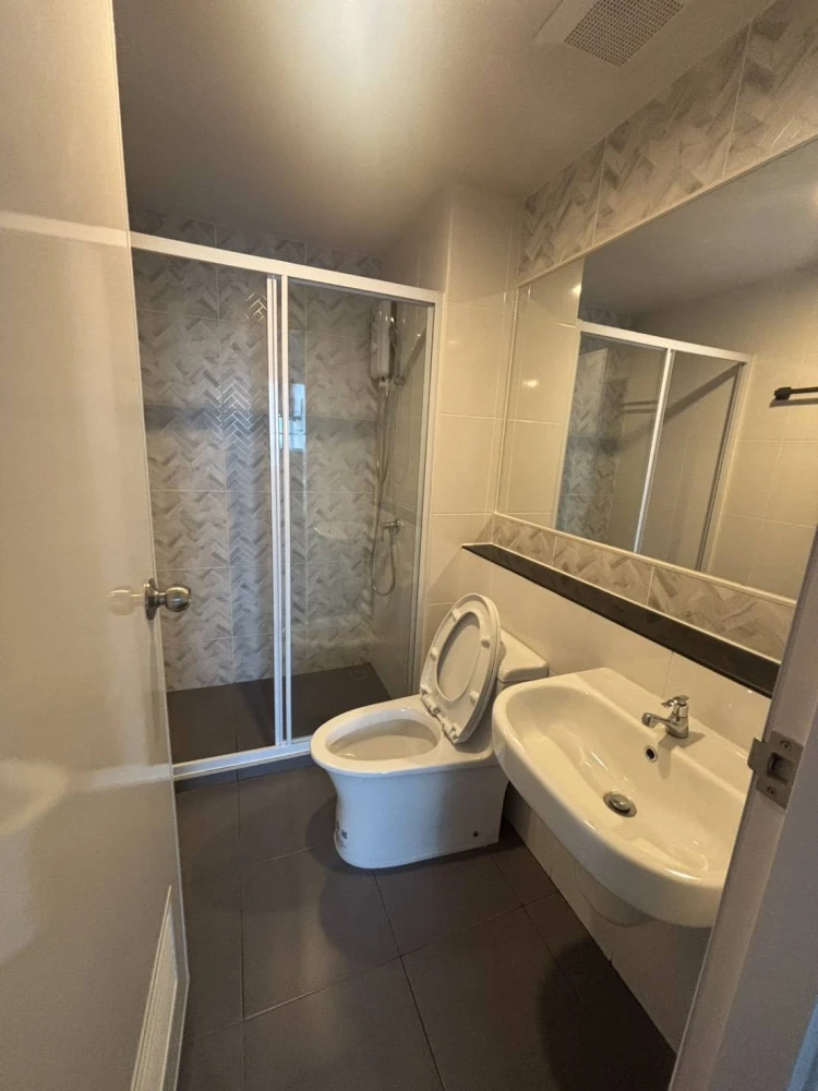 ให้เช่า Regent Home Wuttakat ห้องชั้นสูง พร้อมเข้าอยู่ เฟอร์พร้อม จองเลย