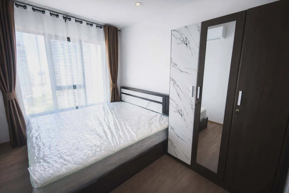 ให้เช่า Regent Home Wuttakat ห้องชั้นสูง วิวองค์พระ โล่งไม่มีตึกบัง  ลมเย็นสบาย แดดไม่ร้อน เฟอร์พร้อม ราคาสบายกระเป๋า จองเลย