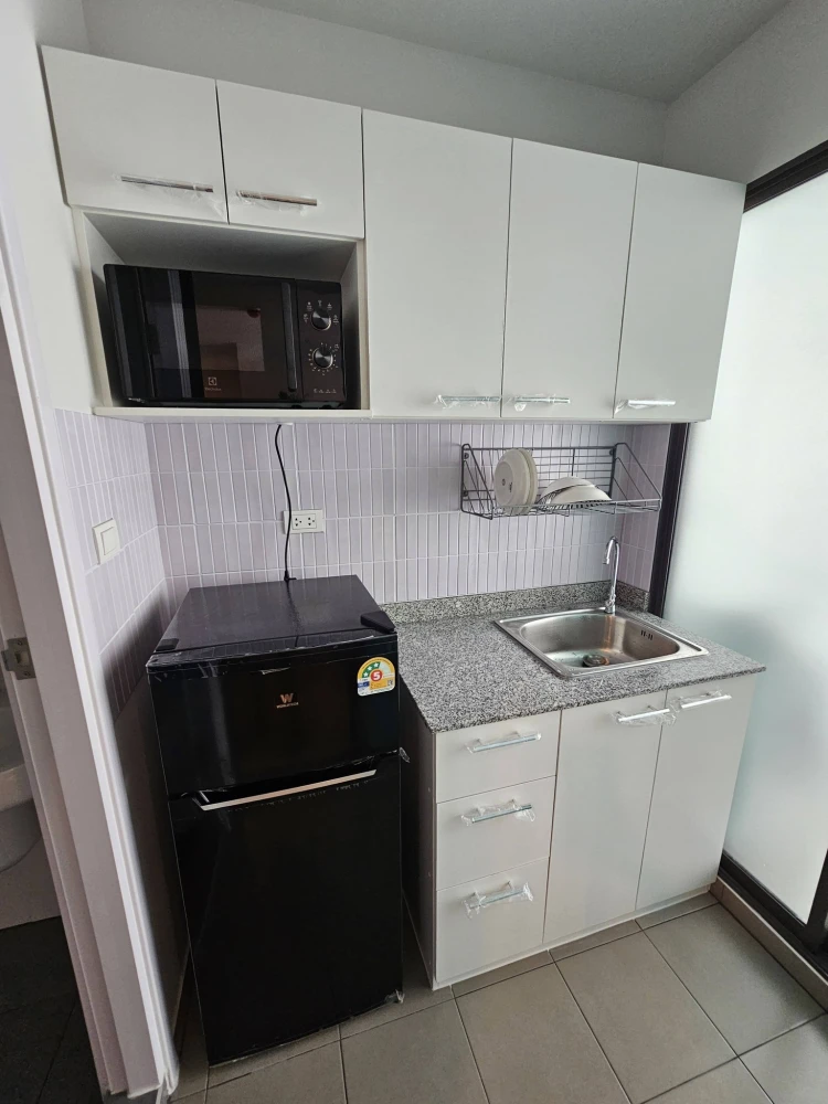 ให้เช่า Regent Home Wuttakat ห้องน่าอยู่ ด้านนึงไม่ติดกับใคร มีระเบียง เฟอร์นิเจอร์ & เครื่องใช้ไฟฟ้าครบ ราคาสบายกระเป๋า ดีแบบนี้ไม่จองถือว่าพลาด!!!