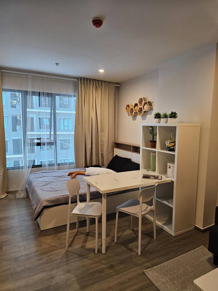 ให้เช่า Regent Home Wuttakat ห้องน่าอยู่ ด้านนึงไม่ติดกับใคร มีระเบียง เฟอร์นิเจอร์ & เครื่องใช้ไฟฟ้าครบ ราคาสบายกระเป๋า ดีแบบนี้ไม่จองถือว่าพลาด!!!