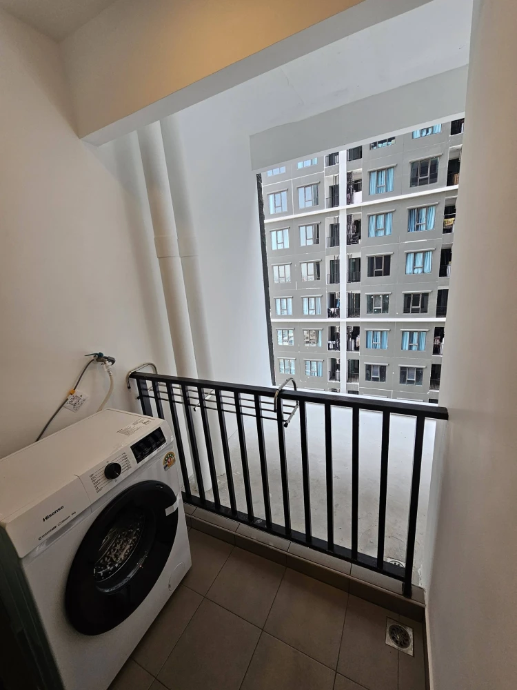 ให้เช่า Regent Home Wuttakat ห้องน่าอยู่ ด้านนึงไม่ติดกับใคร มีระเบียง เฟอร์นิเจอร์ & เครื่องใช้ไฟฟ้าครบ ราคาสบายกระเป๋า ดีแบบนี้ไม่จองถือว่าพลาด!!!