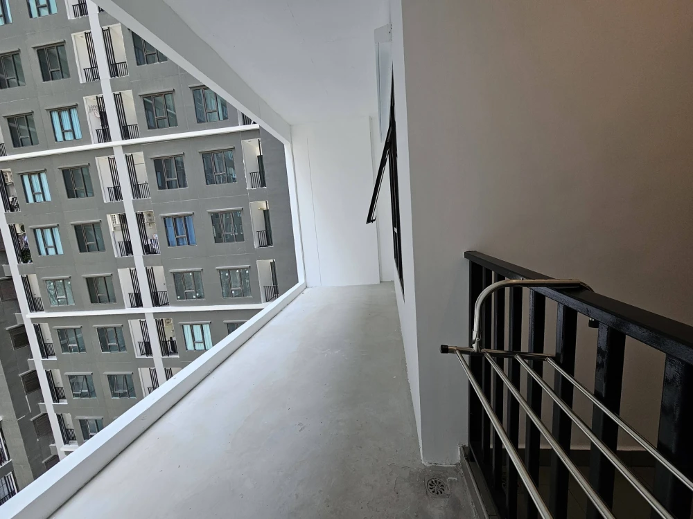 ให้เช่า Regent Home Wuttakat ห้องน่าอยู่ ด้านนึงไม่ติดกับใคร มีระเบียง เฟอร์นิเจอร์ & เครื่องใช้ไฟฟ้าครบ ราคาสบายกระเป๋า ดีแบบนี้ไม่จองถือว่าพลาด!!!