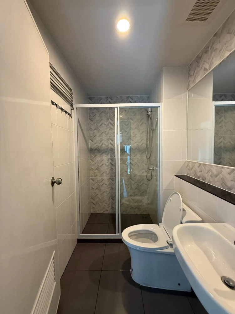 ให้เช่า Regent Home Wuttakat ห้องอยู่ชั้นสูงมากๆ ตกแต่งครบ เฟอร์นิเจอร์และเครื่องใช้ไฟฟ้าพร้อมอยู่