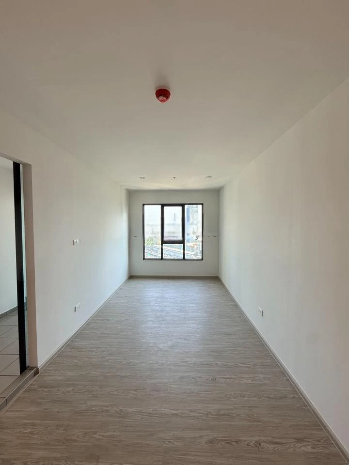 For rent: Regent Home Wuttakat, unfurnished unit. Great location, convenient transportation, amazing facilities. Book now!