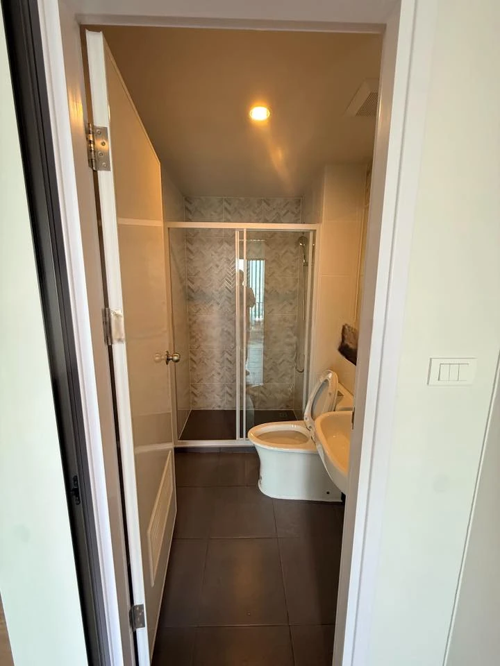 ให้เช่า Regent Home Wuttakat ห้องเปล่า ทำเลดี เดินทางสะดวก ส่วนกลางสุดปัง จองเลย