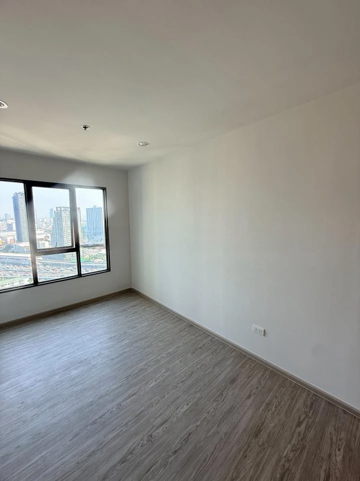 ให้เช่า Regent Home Wuttakat ห้องเปล่า ทำเลดี เดินทางสะดวก ส่วนกลางสุดปัง จองเลย