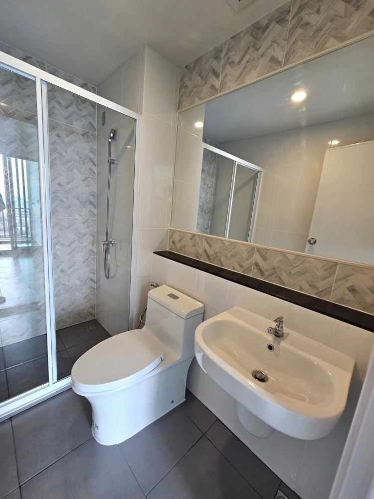 ให้เช่า Regent Home Wuttakat ห้องเปล่า สะอาด โปร่งโล่ง ได้วิว BTS คนชอบแต่งห้องห้ามพลาด