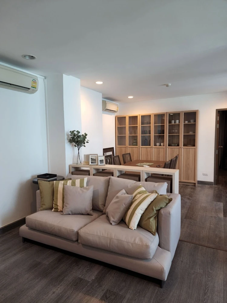 ให้เช่า Rende Sukhumvit 23 ชั้น 5 ห้องแต่งครบ น่าอยู่ สนใจจองเลย ห้ามพลาด