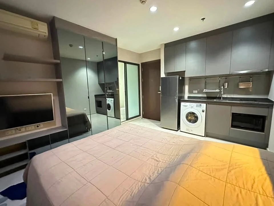 ให้เช่า Rhythm Asoke ห้องอยู่ชั้นสูงมากๆ วิวเมือง สวยมาก กระจกห้องเต็มบาน วิวเปิดโล่ง ต้องจอง