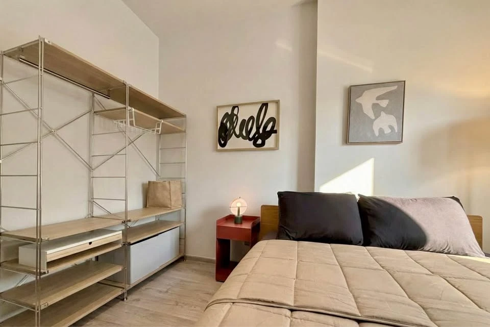 For rent: Rhythm Ekkamai Estate, decorated in a Cozy Modern concept with warm tones, offering a comfortable and spacious living area with plenty of na