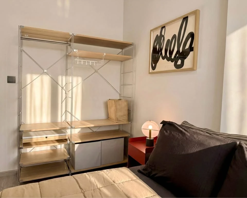 ให้เช่า Rhythm Ekkamai Estate ตกแต่งด้วยคอนเซปต์ Cozy Modern โทนอบอุ่น อยู่สบาย ห้องโปร่ง แสงธรรมชาติเข้าดี เหมาะกับการพักผ่อน