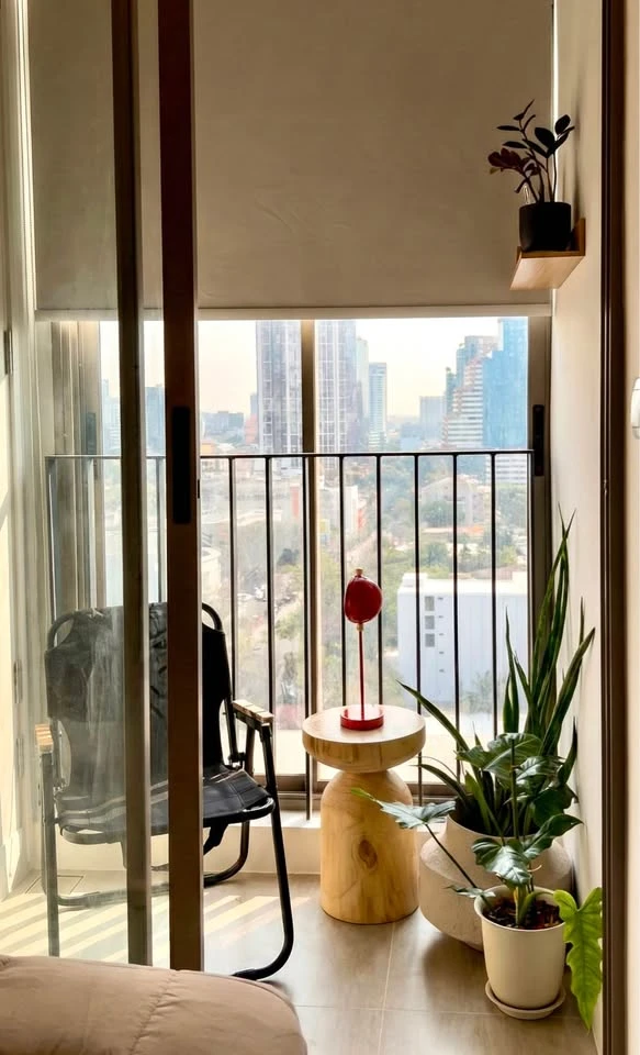 ให้เช่า Rhythm Ekkamai Estate ตกแต่งด้วยคอนเซปต์ Cozy Modern โทนอบอุ่น อยู่สบาย ห้องโปร่ง แสงธรรมชาติเข้าดี เหมาะกับการพักผ่อน