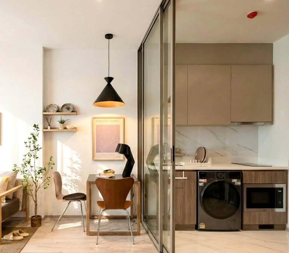 ให้เช่า Rhythm Ekkamai Estate ตกแต่งด้วยคอนเซปต์ Cozy Modern โทนอบอุ่น อยู่สบาย ห้องโปร่ง แสงธรรมชาติเข้าดี เหมาะกับการพักผ่อน