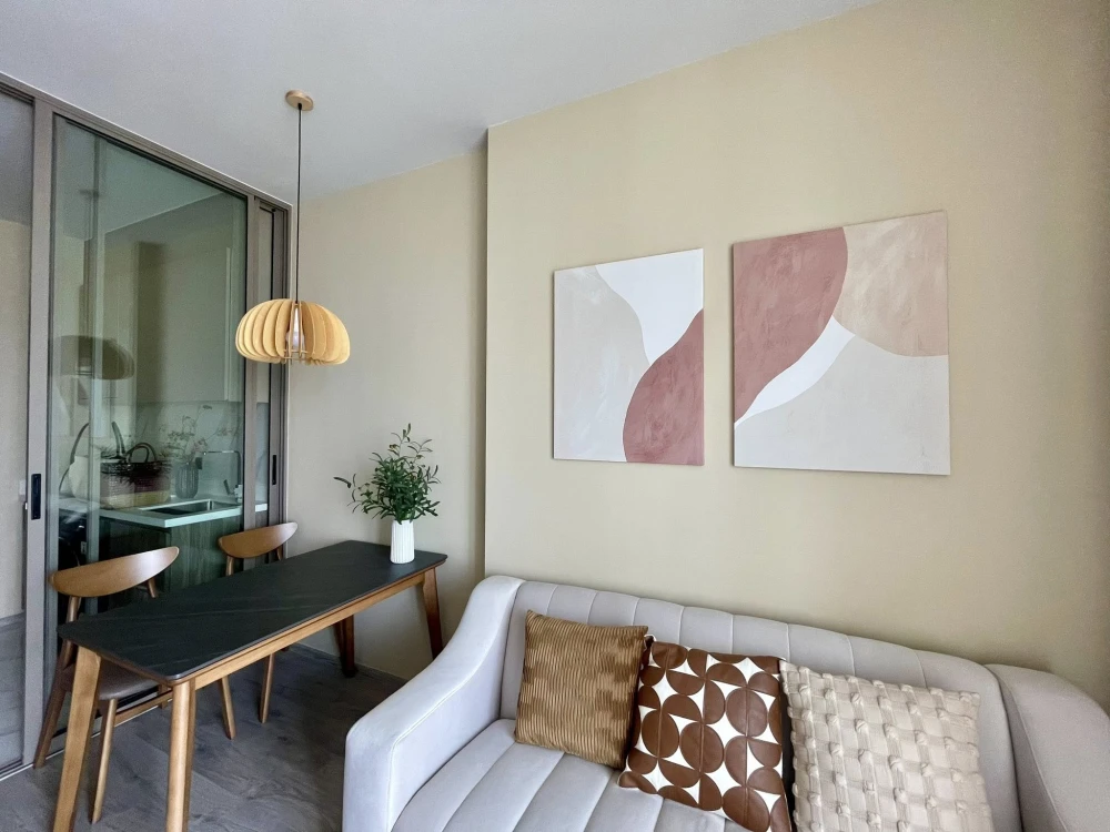 ให้เช่า Rhythm Ekkamai Estate 1 ห้องนอน 1 ห้องน้ำ ตกแต่งคุมโทน เฟอร์ครบครัน จองเลย