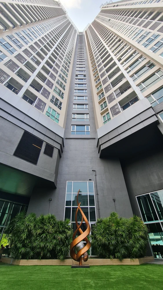 ให้เช่า Rhythm Sathorn ห้องพร้อมอยู่ ชั้นสูง เฟอร์พร้อม จองเลยห้ามพลาด