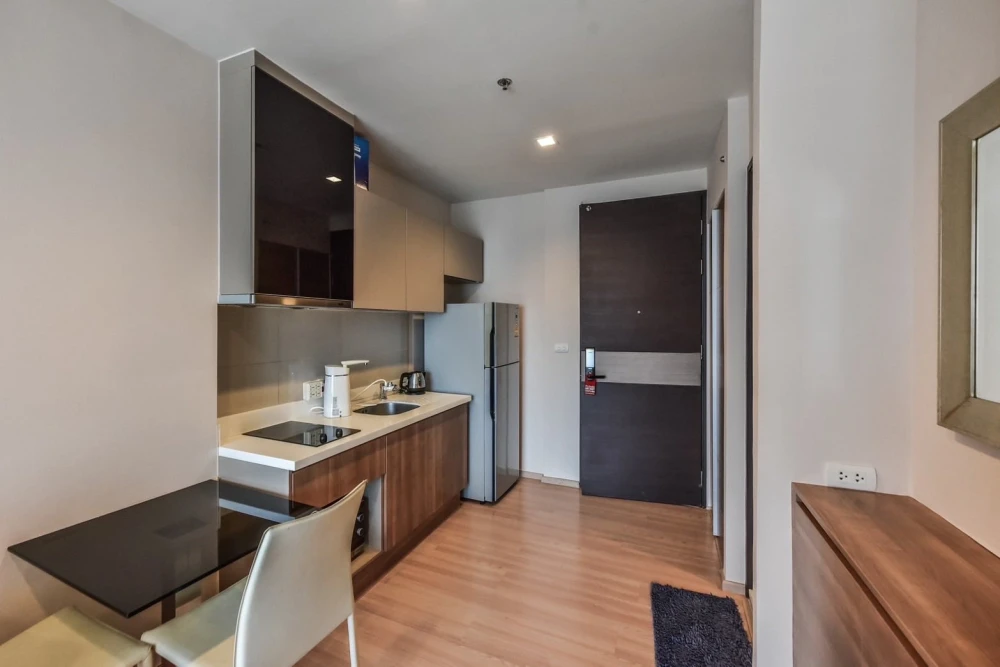 ให้เช่า Rhythm Sathorn 1 ห้องนอน 1 ห้องน้ำ ตกแต่งมีสไตล์ มาพร้อมเฟอร์นิเจอร์ครบครัน ดีแบบนี้จะรออะไร