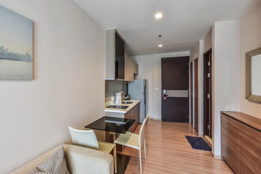 ให้เช่า Rhythm Sathorn 1 ห้องนอน 1 ห้องน้ำ ตกแต่งมีสไตล์ มาพร้อมเฟอร์นิเจอร์ครบครัน ดีแบบนี้จะรออะไร
