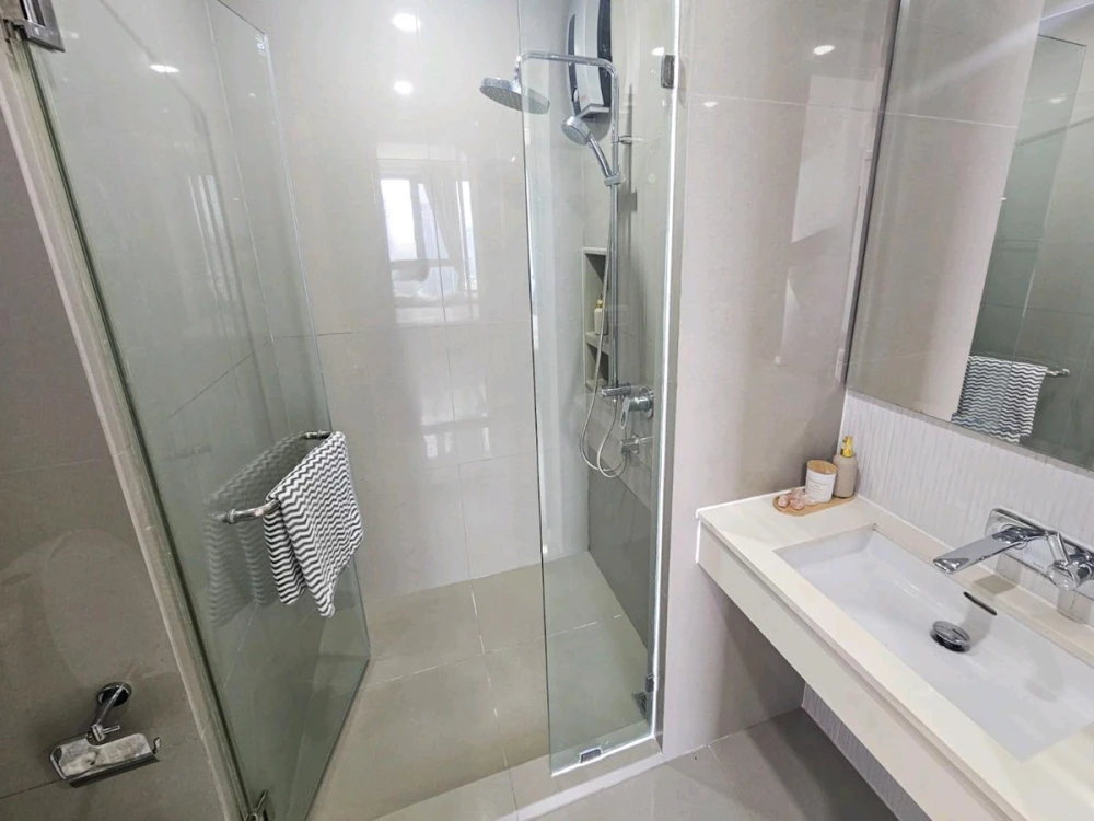 ให้เช่า Rhythm Sukhumvit 42 ชั้น 34 วิวเมือง ไม่มีตึกบัง จองเลย อย่ารอช้า