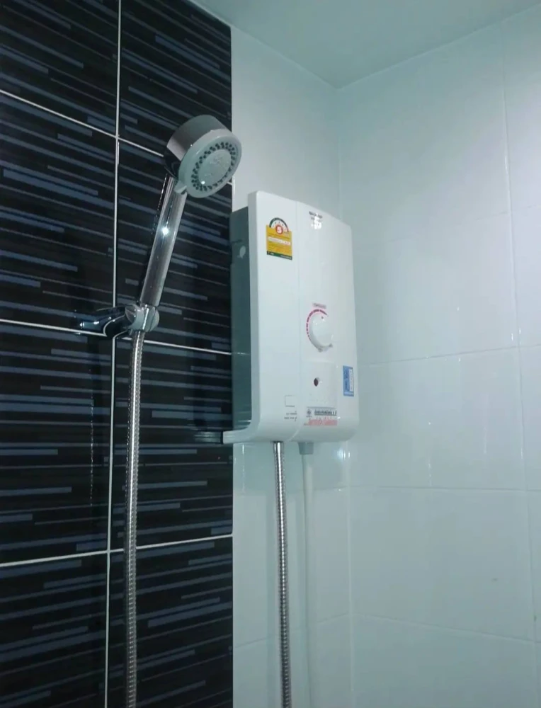 ให้เช่า Rich Park 2 @Taopoon Interchange วัสดุปูพื้นห้องนอนเป็นไม้ลามิเนต ห้องรับแขกปูกระเบื้องแกรนิตโต้ วิวระเบียงมองเห็นสระว่ายน้ำ จองเลย