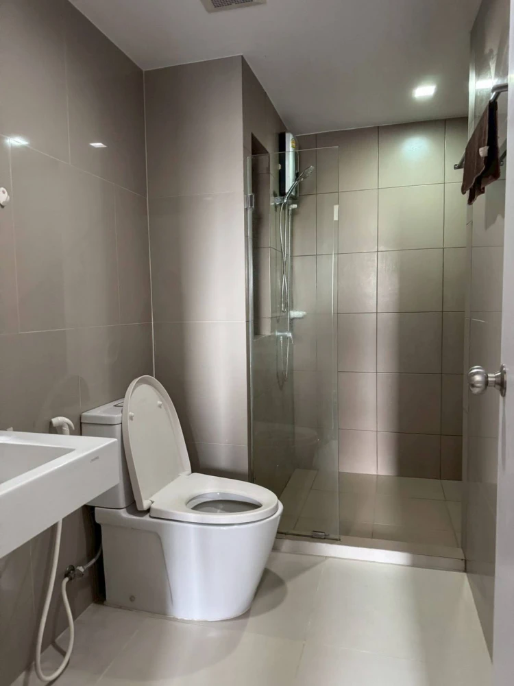 ให้เช่า Rich Park Triple Station ห้องมุมให้ความเป็นส่วนตัว พื้นที่ใช้สอยเยอะ สิ่งอำนวยความสะดวกครบครัน รีบจองเลย