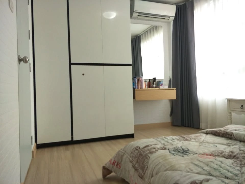 ให้เช่า Rill condo รังสิต ห้องมุม ชั้น 6 วิวเส้นทางรถไฟฟ้าสายสีแดง ติดวอลเปเปอร์ เฟอร์ครบพร้อมอยู่