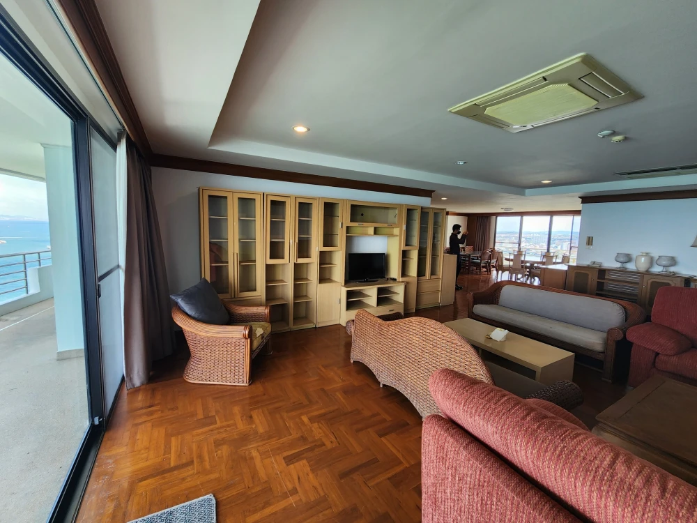 ให้เช่า Royal Cliff Garden 4 ห้องนอน พื้นที่ใช้สอยเยอะ วิวทะเลสวย ไม่บล็อค แต่งครบ จองเลย