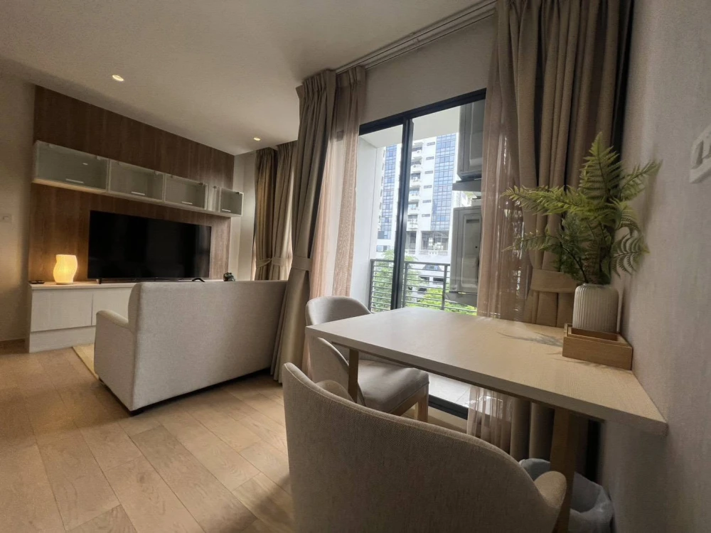 ให้เช่า RUNESU THONGLOR 5 ห้องมุม พื้นที่ 38 ตร.ม. มีอ่างอาบน้ำอย่างดี มีความเป็นส่วนตัวสูง สวย เงียบสงบ