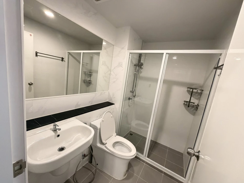 ให้เช่า RYE TALAT PHLU ชั้น 7 วิวสระน้ำ เฟอร์นิเจอร์เเละเครื่องใช้ไฟฟ้า ครบ สามารถลากกระเป๋าเข้ามาอยู่ได้เลย