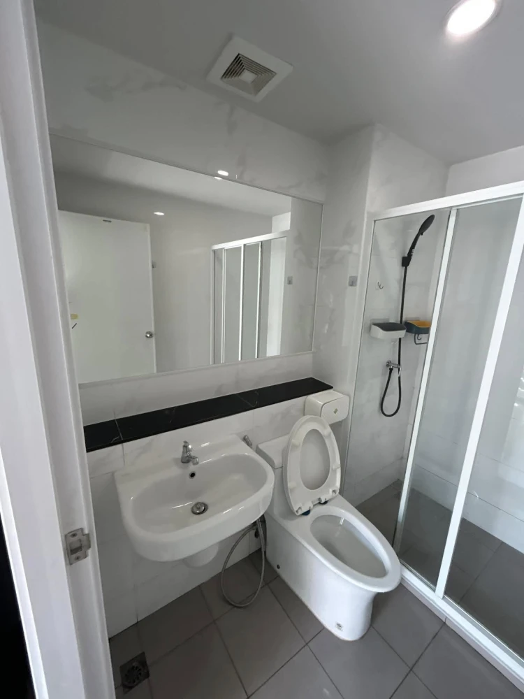 ให้เช่า RYE Talat Phlu 1 ห้องนอน 1 ห้องน้ำ เฟอร์บิ้วอินอย่างดี สิ่งอำนวยความสะดวกครบครัน จองเลย