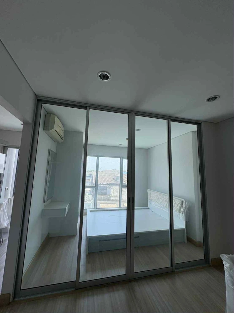 Serrano Condominium, 6th floor, fully furnished, available for rent. Book now!