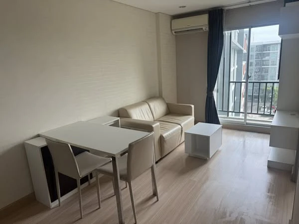 ให้เช่า Serrano Condominium ชั้น 7 วิวสระน้ำ มาพร้อมการตกแต่งที่ครบครัน จองเลย ด่วนๆ