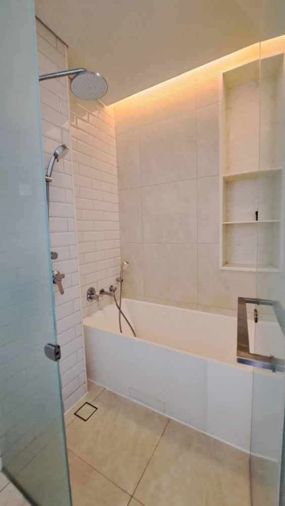 ให้เช่า Siamese Exclusive Sukhumvit 42 ชั้น 21 เฟอร์นิเจอร์ครบ พร้อมเข้าอยู่ ห้องกว้าง โปร่ง บรรยากาศอบอุ่น