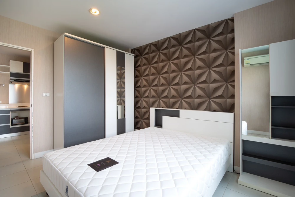 For rent: Silk Place Phaholyothin-Laksi, 7th floor, nice room with high-quality wallpaper, spacious living area. Book now!