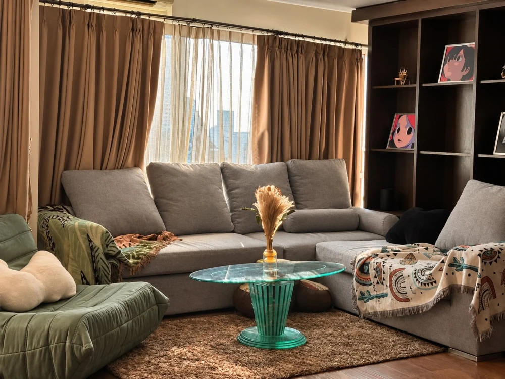 ให้เช่า Silom Suite 3 ห้องนอน พื้นที่ใช้สอยเยอะ แต่งครบ เฟอร์นิเจอร์ครบครัน มัวแต่มองไม่จองไหวหรอ