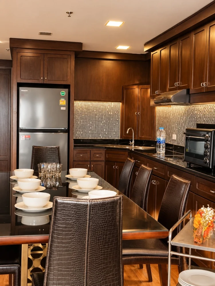 ให้เช่า Silom Suite 3 ห้องนอน พื้นที่ใช้สอยเยอะ แต่งครบ เฟอร์นิเจอร์ครบครัน มัวแต่มองไม่จองไหวหรอ
