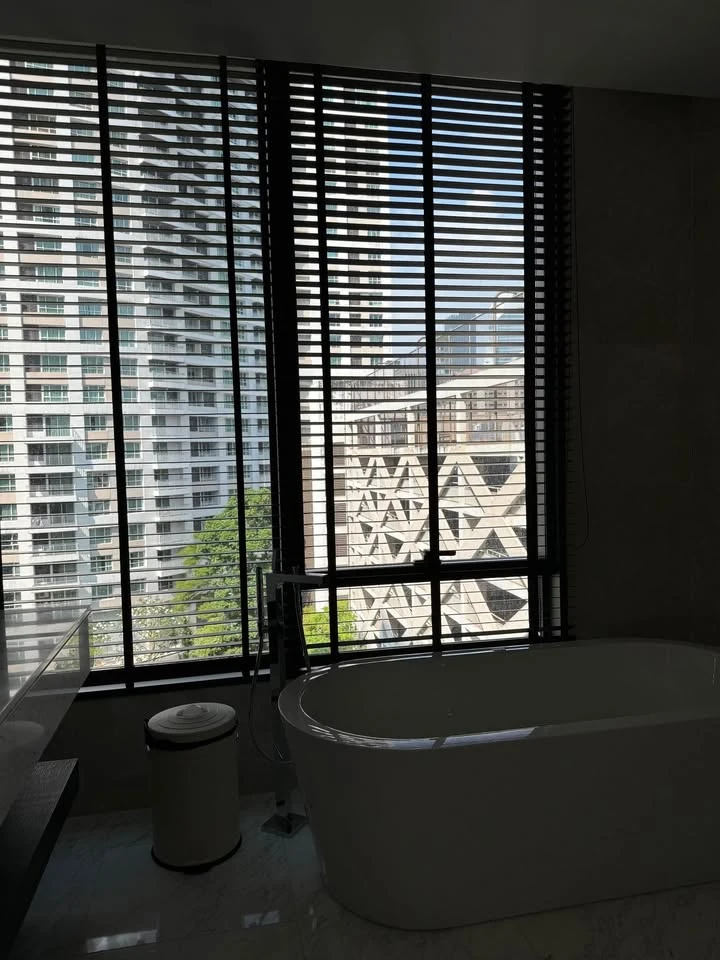 ให้เช่า Sindhorn Residence 2 ห้องนอน พื้นที่ใช้สอยเยอะ ตกแต่งครบครัน พลาดแล้วจะเสียใจ