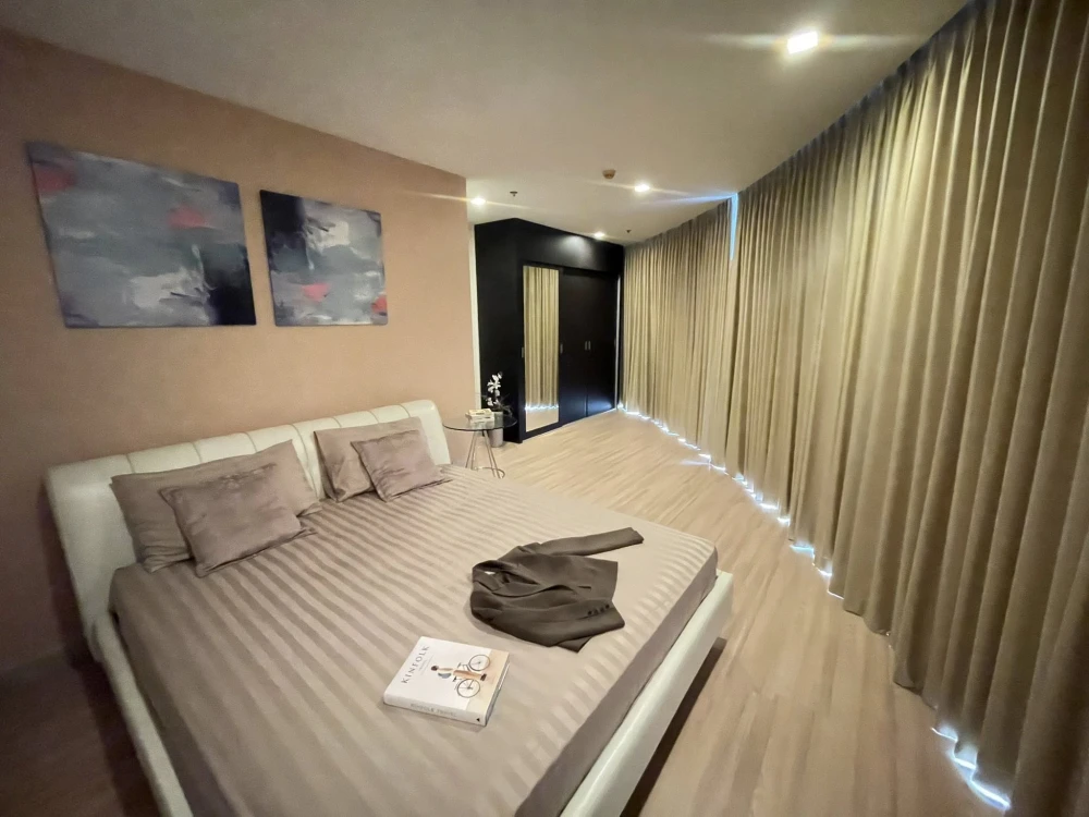 For rent: Sky Walk & Weltz Residence, 21st floor, curved unit, BTS view, beautifully decorated. Book now!