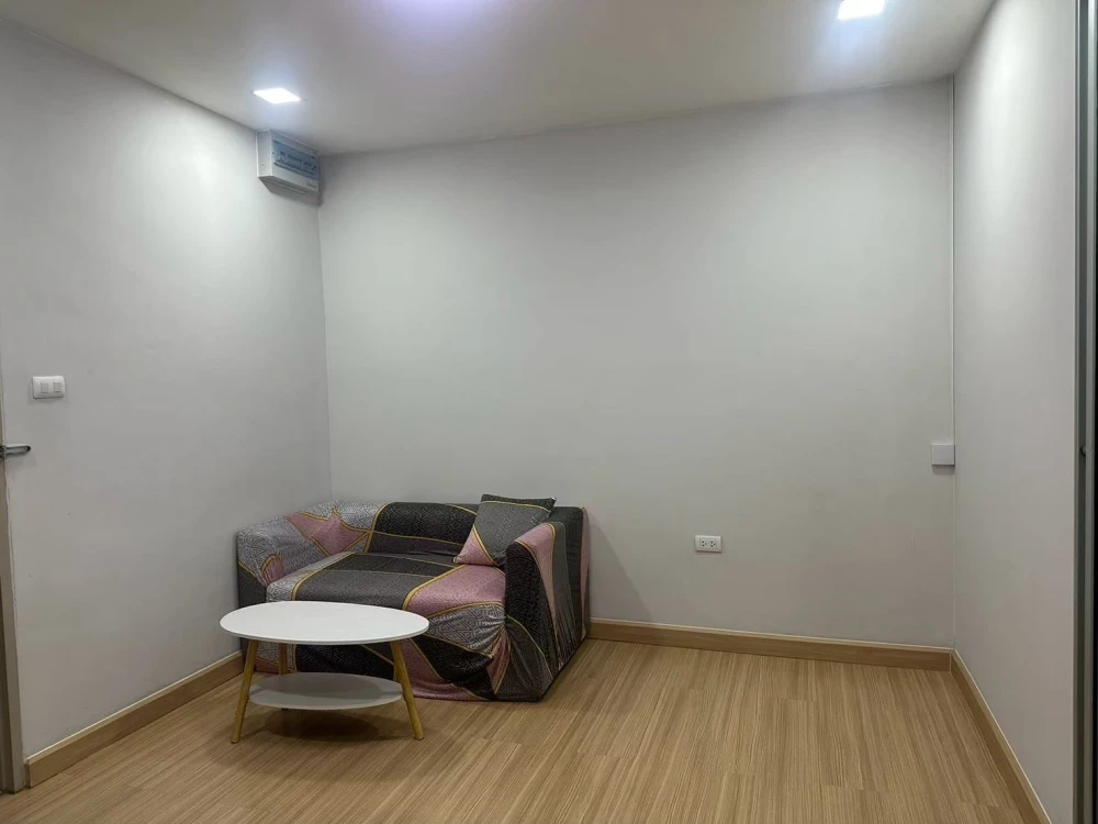 ให้เช่า Smart Watcharapol ห้องพร้อมอยู่ เฟอร์พร้อม ราคาสบายกระเป๋า มาแต่ตัวเข้าอยู่ได้เลย+++