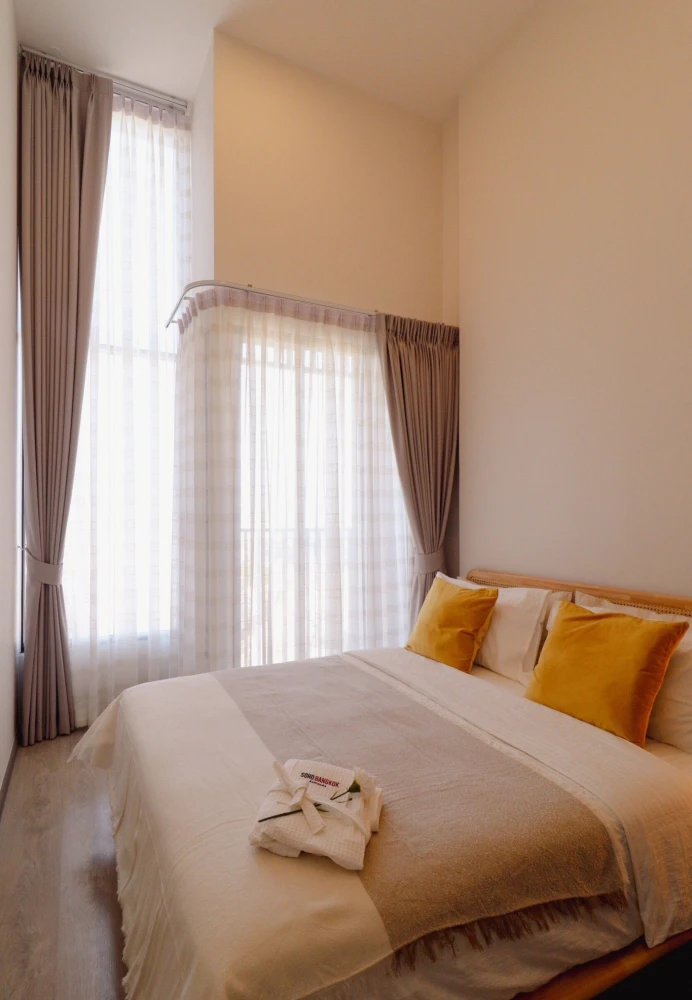 ให้เช่า SOHO Bangkok Ratchada คอนโดหรูตกแต่งสไตล์มูจิ ห้อง Duo 2 ชั้น เพดานสูง 4 เมตร วิวสวย ชั้น 18 พร้อมสิ่งอำนวยความสะดวกครบ เข้าอยู่ได้เลย