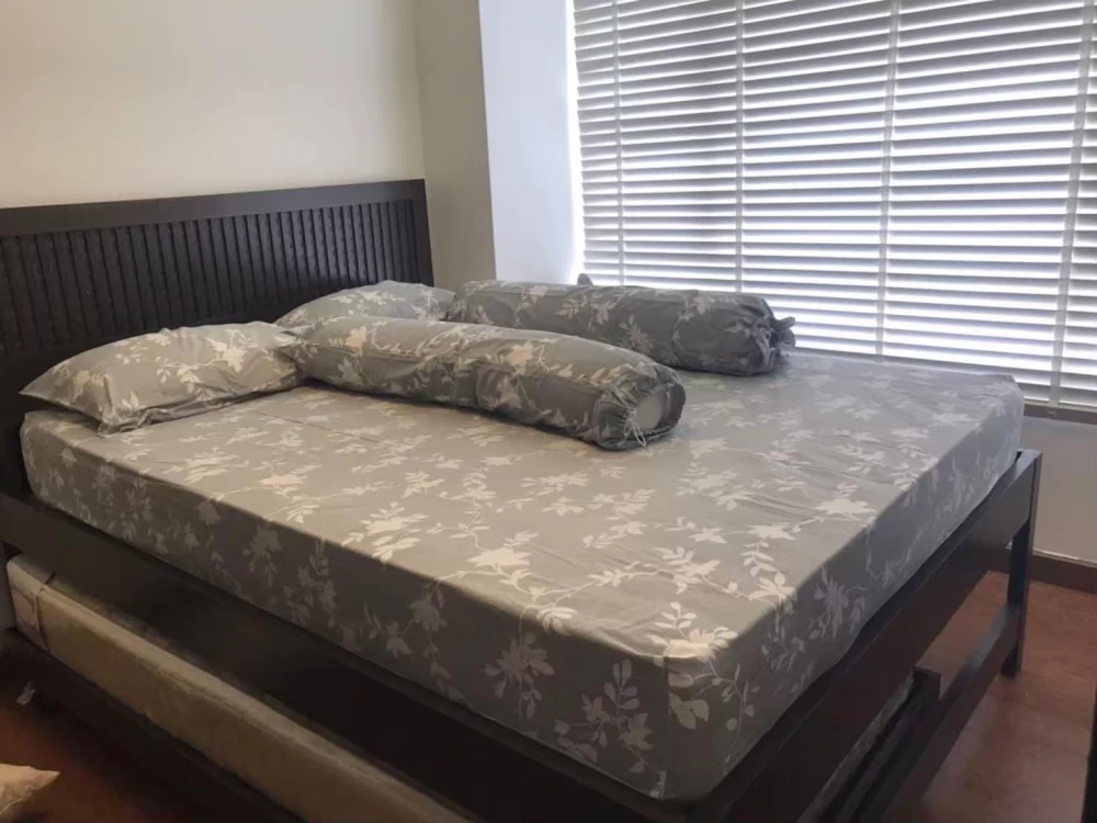 For rent: Sukhumvit Plus condo, nice room on the 10th floor, spacious living area, great location. Just bring your bags and move in!