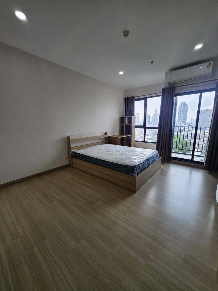 For rent: Supalai Loft Prajadhipok-Wongwian Yai, 1 bedroom, 1 bathroom. Great location, fully furnished. Book now!
