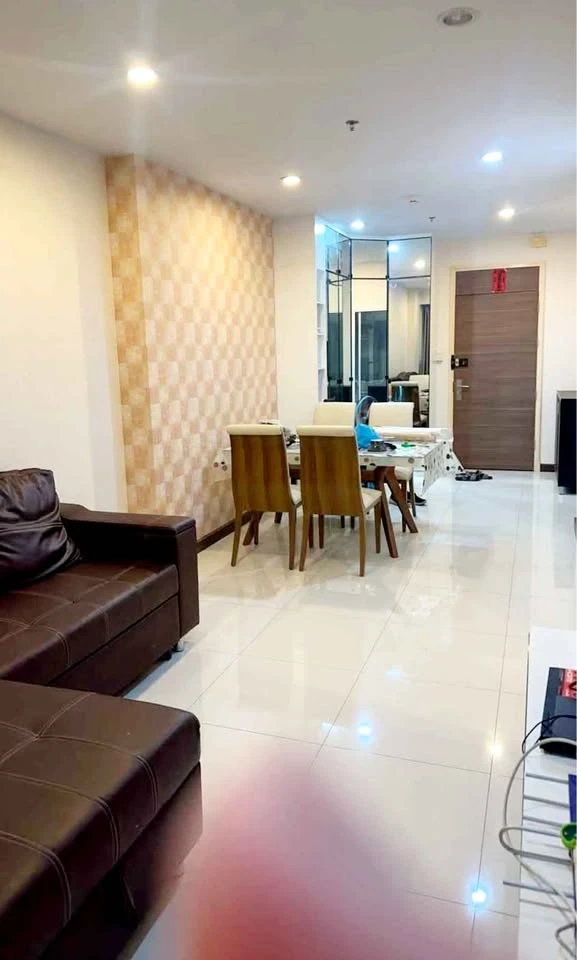 For rent: Supalai Prima Riva, 11th floor, Chao Phraya River view. Very spacious room. You won't be disappointed if you book now!